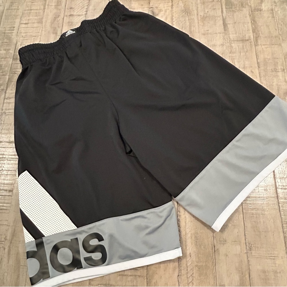 Adidas Basketball Shorts Black Silver Wide Leg Opening Size Medium - Picture 3 of 9
